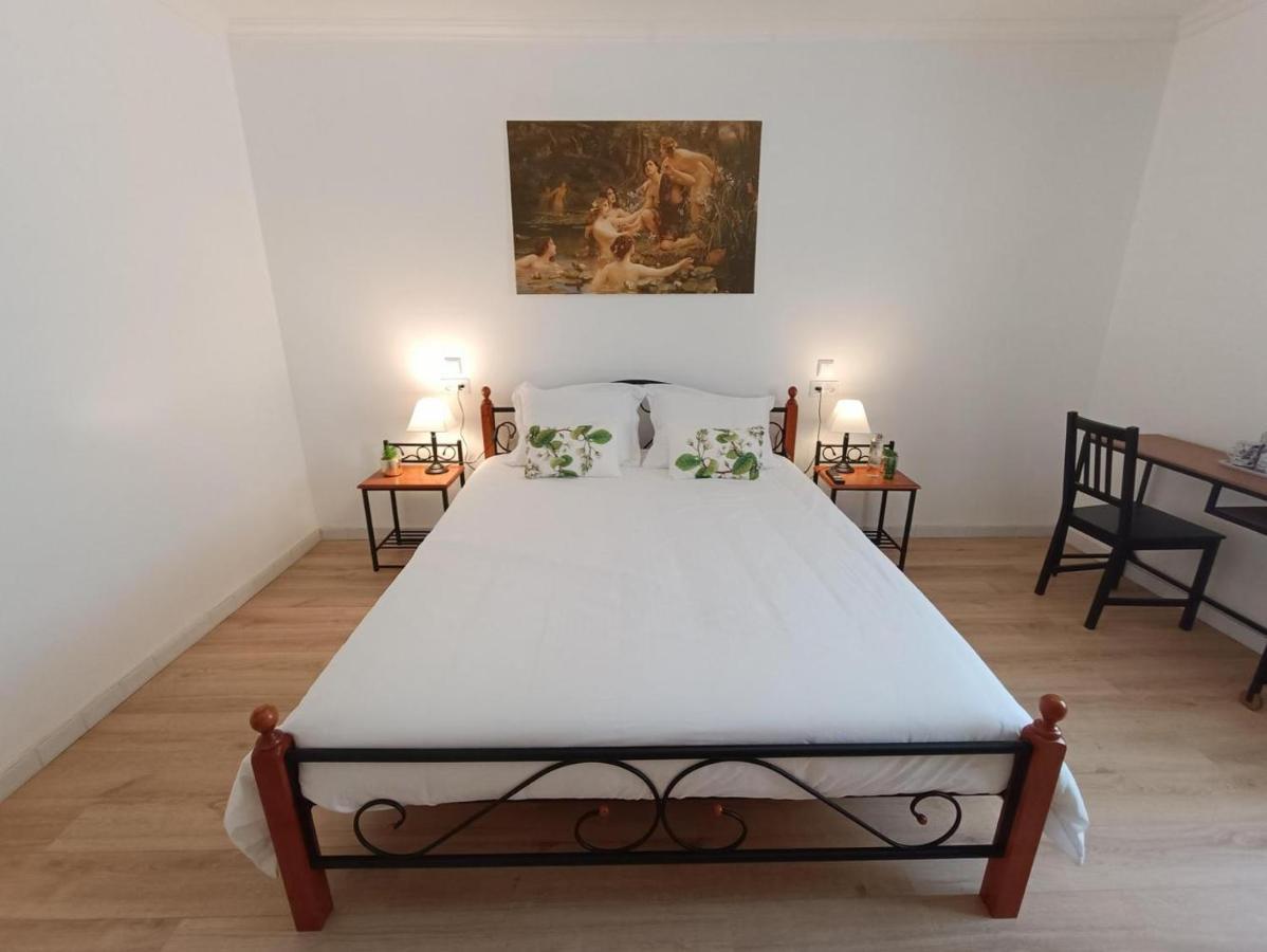 Bed and Breakfast Maison Sur Le Lot Saint-Vincent-Rive-d'Olt Екстер'єр фото